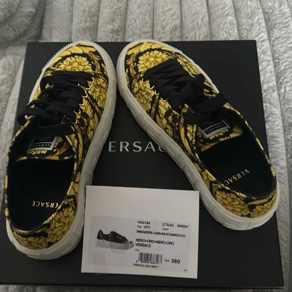 Versace canvas sneakers. Size 36 - Picture 1 of 5